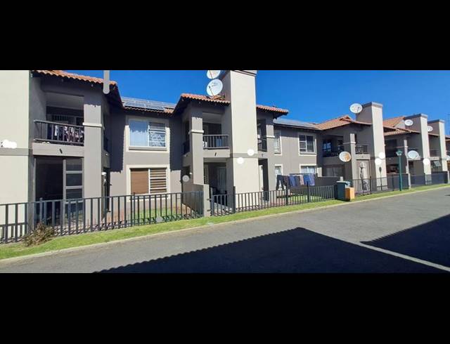 2 BEDROOM TOWNHOUSE FOR SALE IN VAN DYK PARK